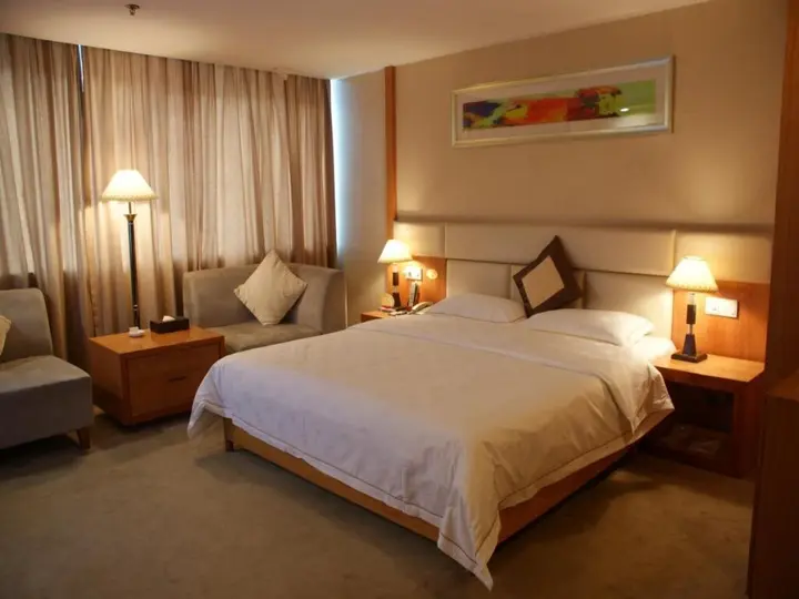 Наньнин: Nanning Road Bridge Ruifeng Hotel