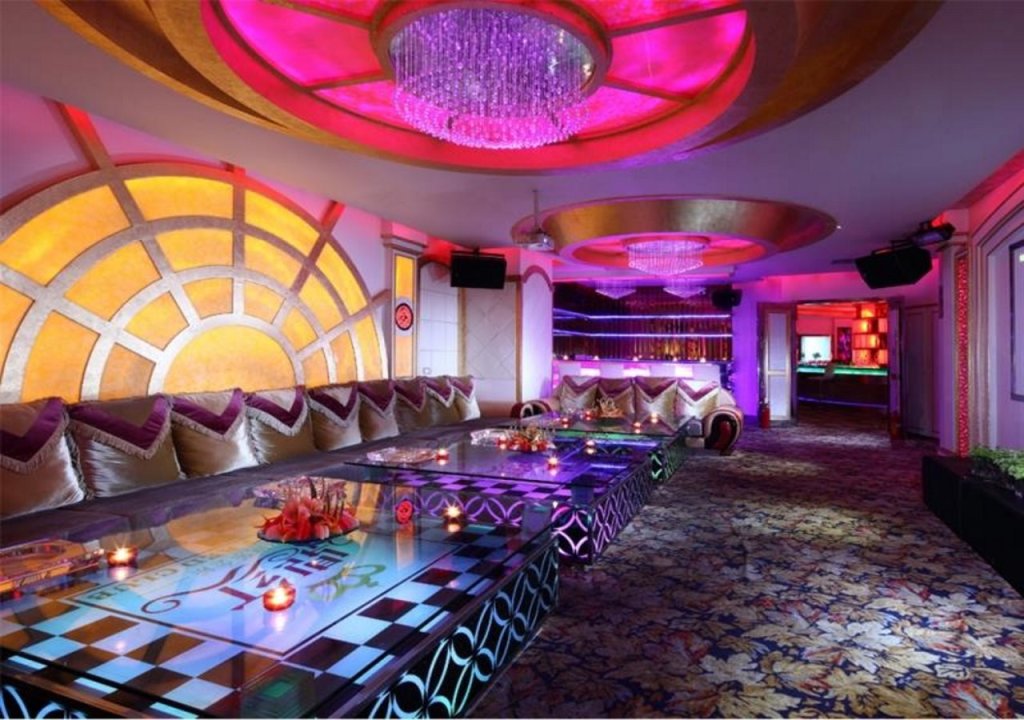 Наньнин: Red Forest Hotel