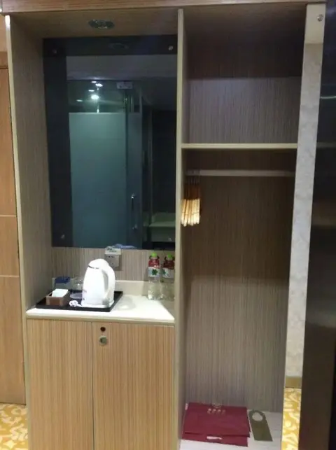 Наньнин: Echarm Nanning Railway Station Metro Station