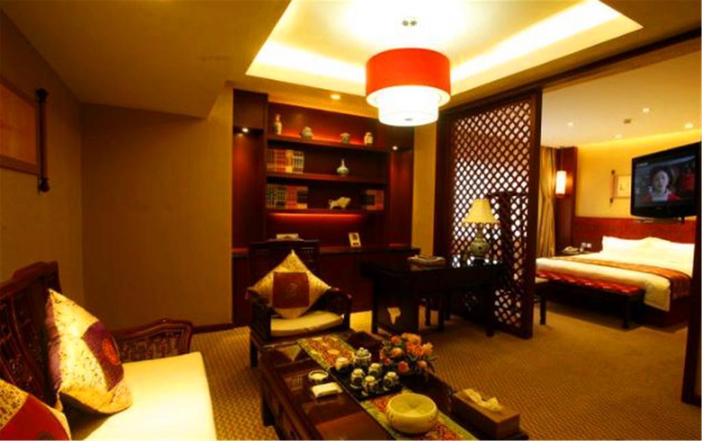 Цзинин: Qufu Mingzuo Xingtan Hotel