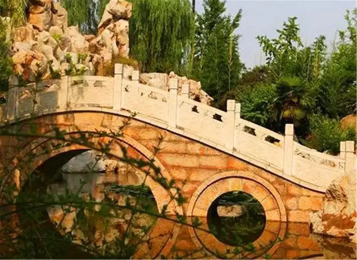 Цзинин: Qufu Mingzuo Xingtan Hotel