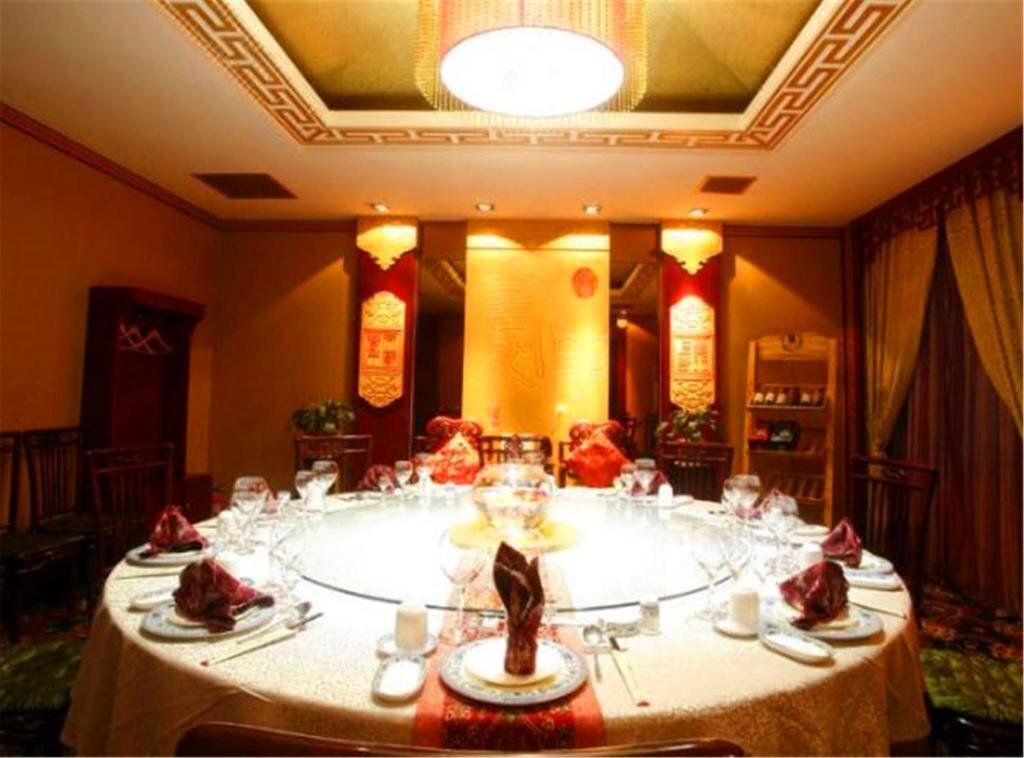 Цзинин: Qufu Mingzuo Xingtan Hotel