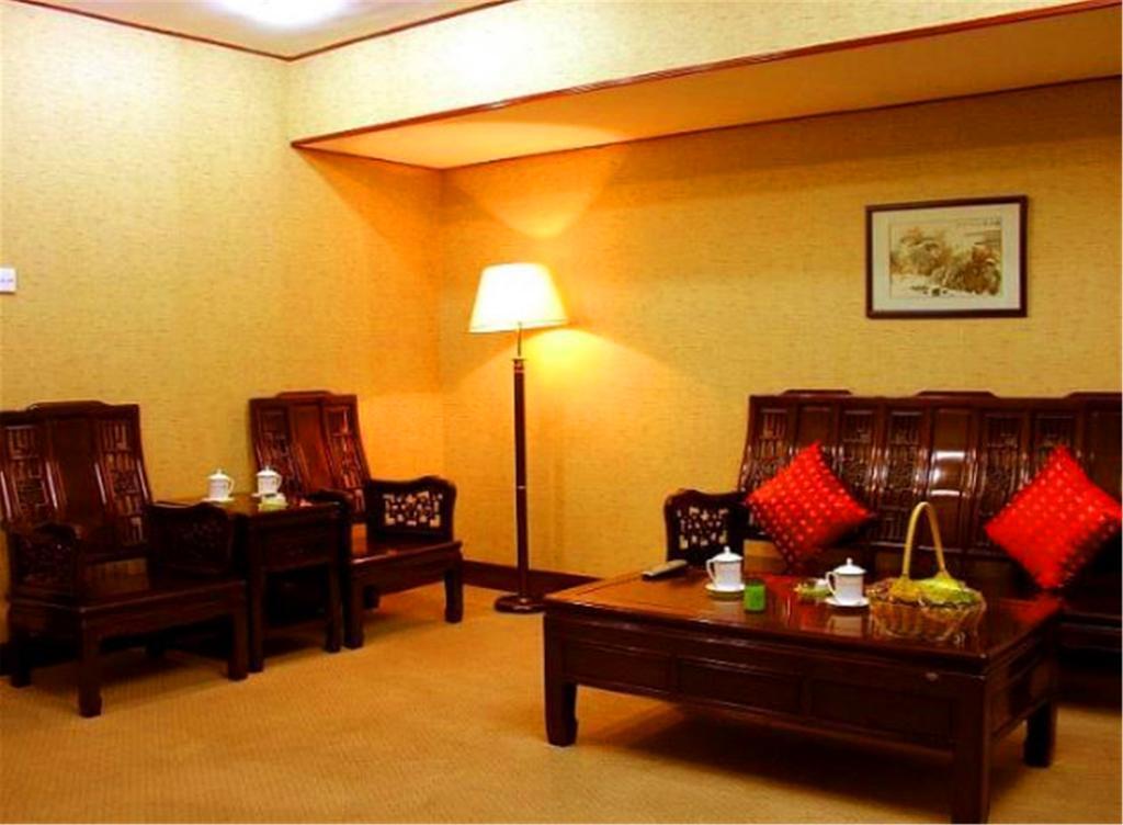 Цзинин: Qufu Mingzuo Xingtan Hotel
