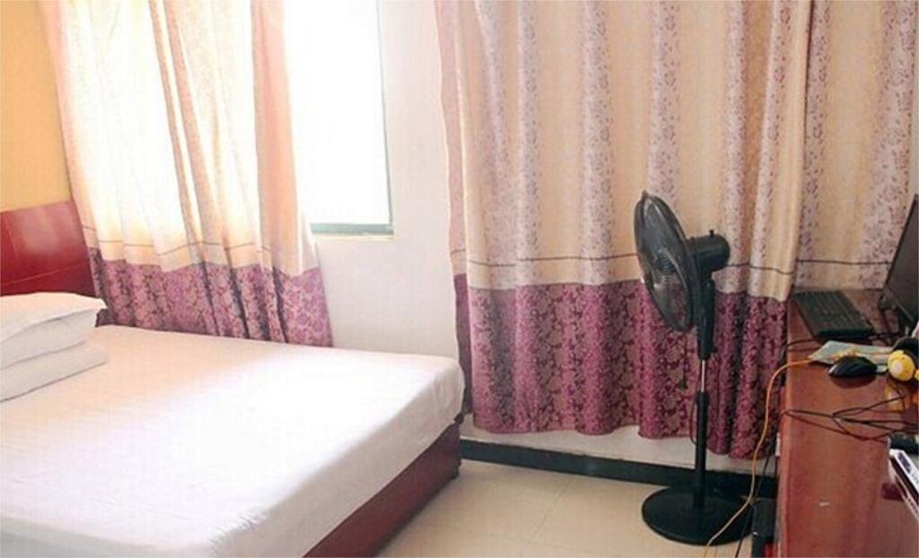 Аньцин: Anqing Meiyi Express Hotel