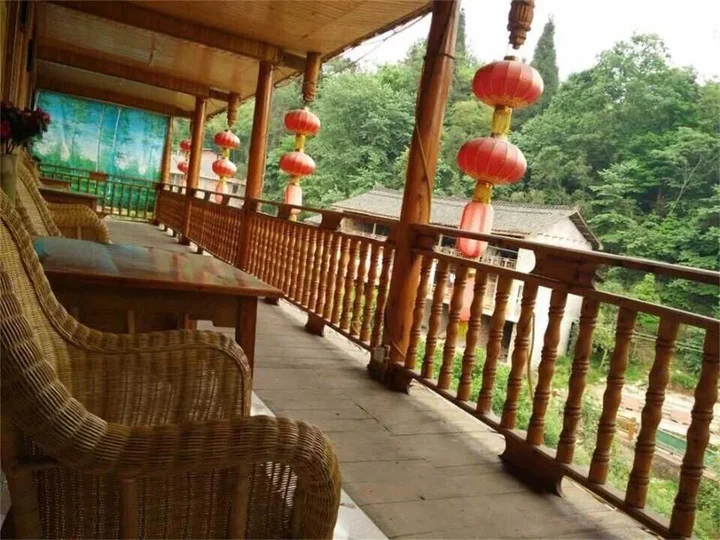 Аньцин: Dongfang Inn