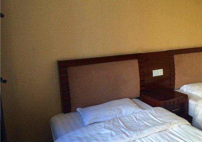 Шанграо: Red Sun Hotel