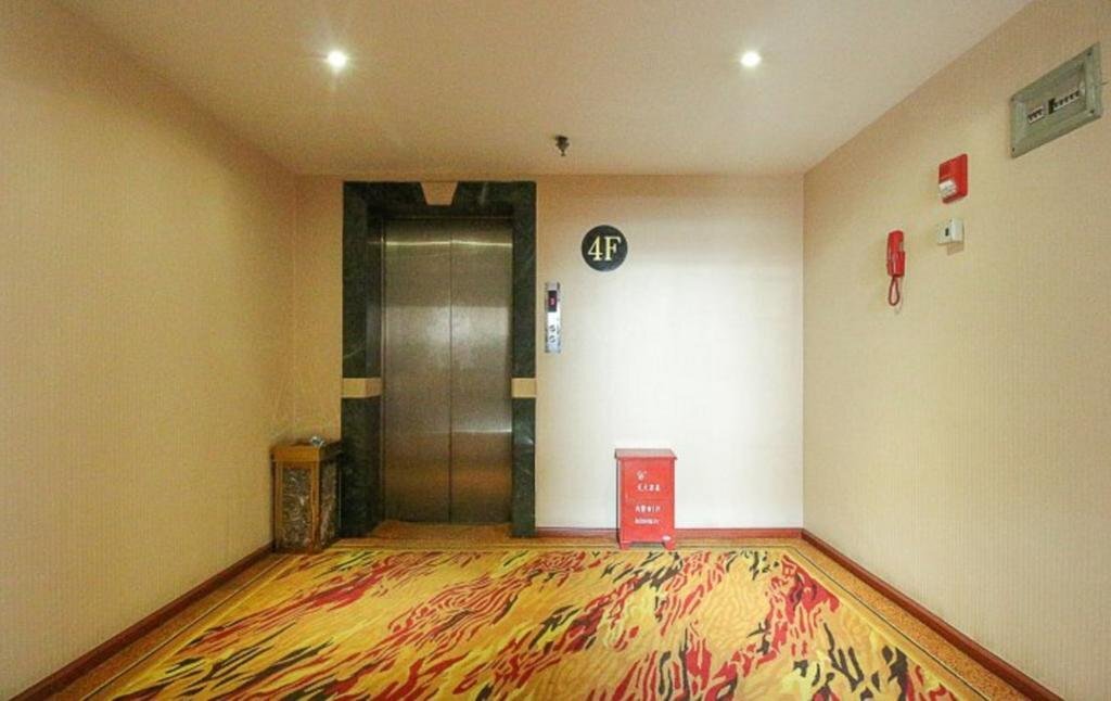 Цюйцзин: Qujing Municipal People's Congress Training Center Guesthouse