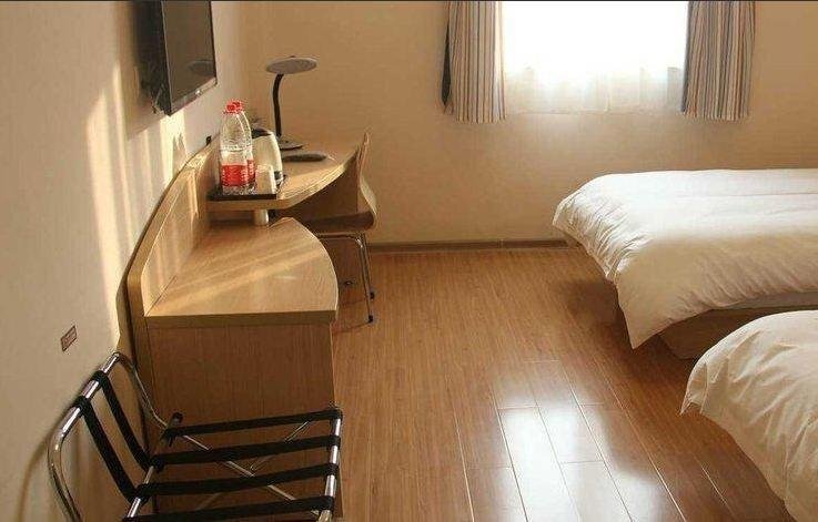 Цзинин: Jiayi Hotel