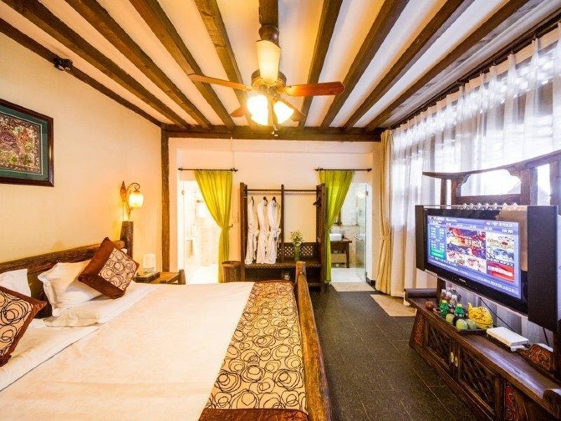 Лицзян: Lijiang Yunjin Yaju Courtyard Hotel