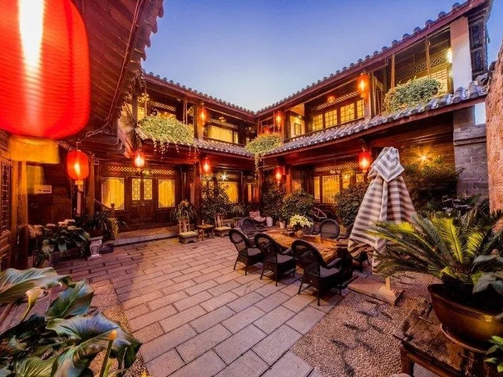 Лицзян: Lijiang Yunjin Yaju Courtyard Hotel