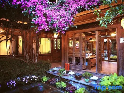 Лицзян: Lijiang Yunjin Yaju Courtyard Hotel