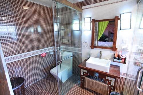 Лицзян: Lijiang Yunjin Yaju Courtyard Hotel
