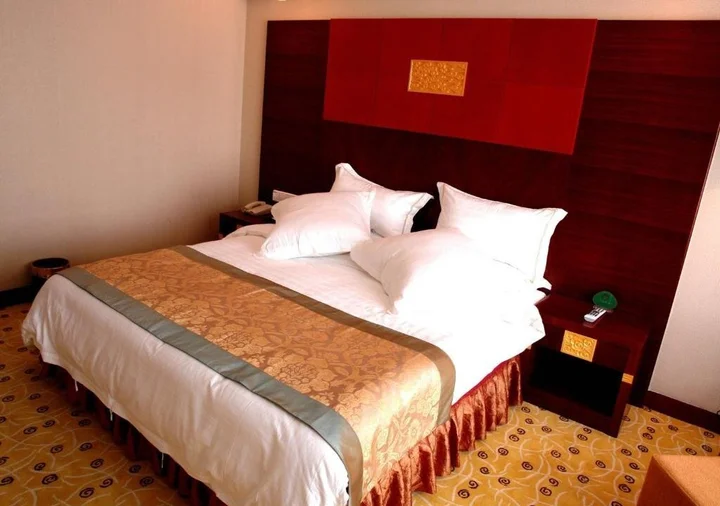 Синин: Enraton International Hotel