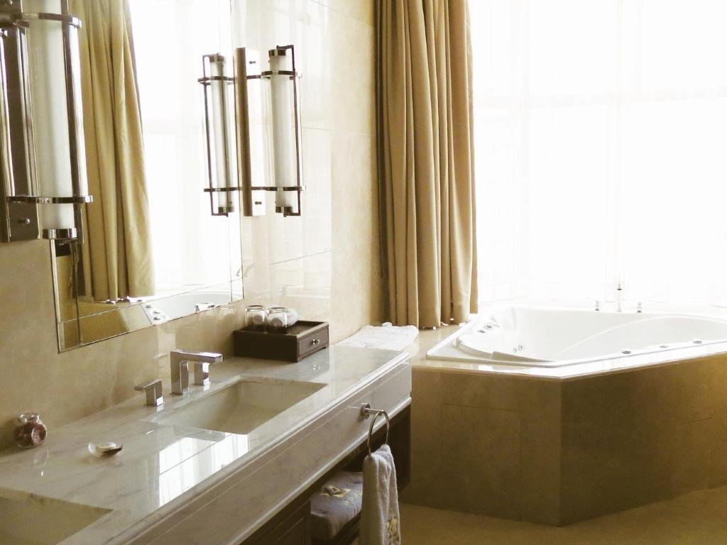 Синин: Enraton International Hotel