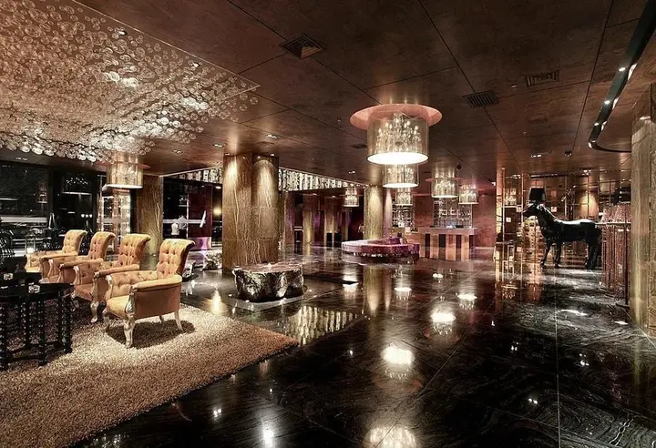 Наньнин: M Hotels