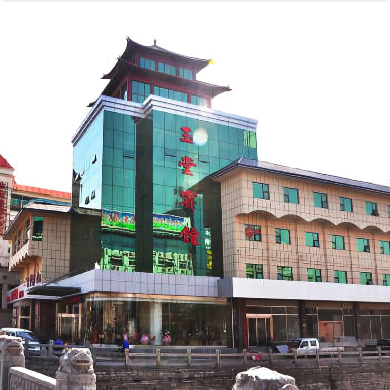 Цзинин: Jining Yutang Hotel