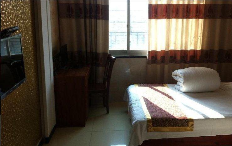 Луань: Shuntai Business Inn