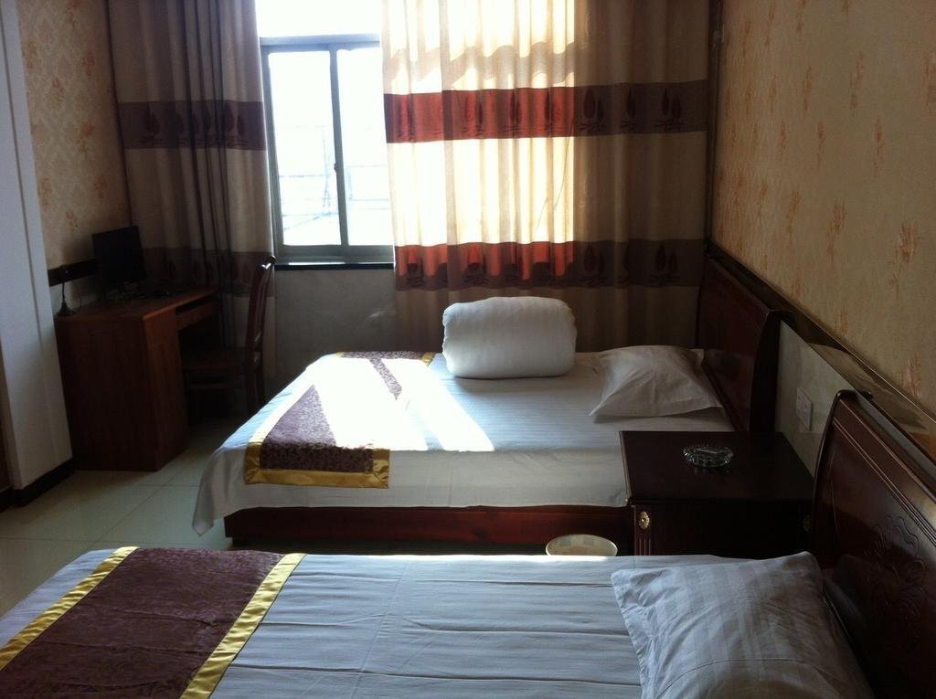Луань: Shuntai Business Inn