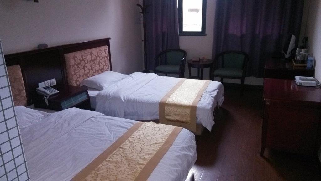 Луань: Shuntai Business Inn