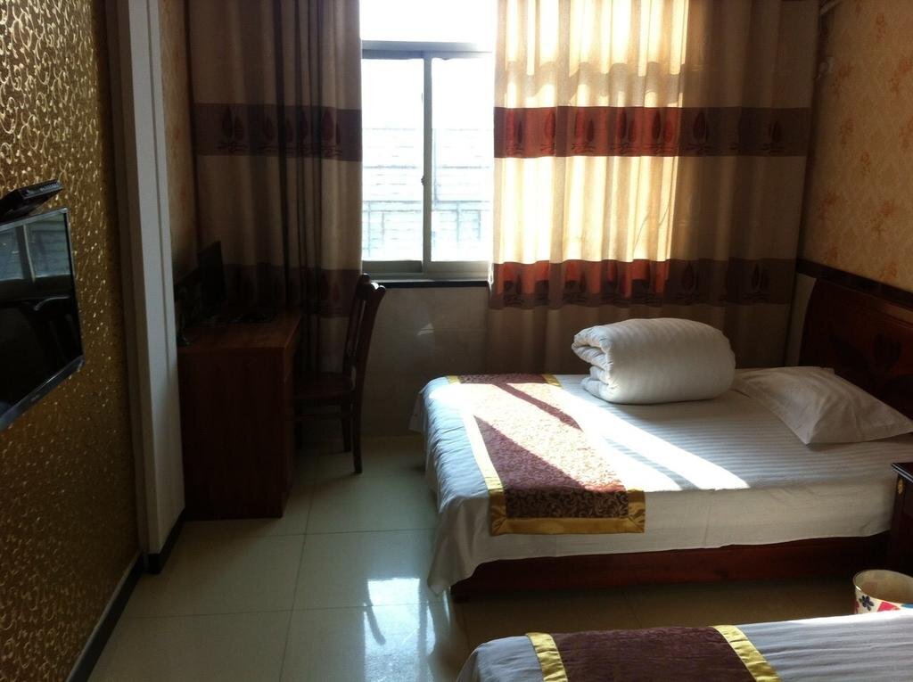 Луань: Shuntai Business Inn