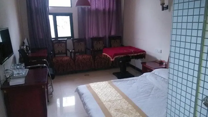 Луань: Shuntai Business Inn