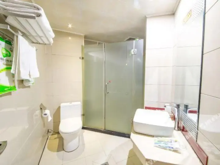Дунъян: Homeinn Ripple Yun Hotel (Dongyang Renmin Road Light Rail Station)(如家睿柏·云酒店(东阳人民路轻轨站店))
