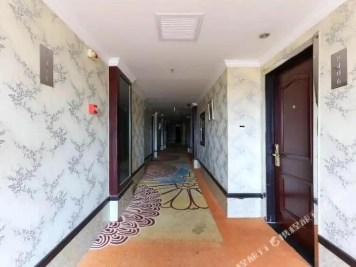 Дунъян: Homeinn Ripple Yun Hotel (Dongyang Renmin Road Light Rail Station)(如家睿柏·云酒店(东阳人民路轻轨站店))