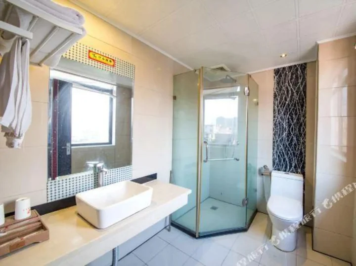 Дунъян: Homeinn Ripple Yun Hotel (Dongyang Renmin Road Light Rail Station)(如家睿柏·云酒店(东阳人民路轻轨站店))