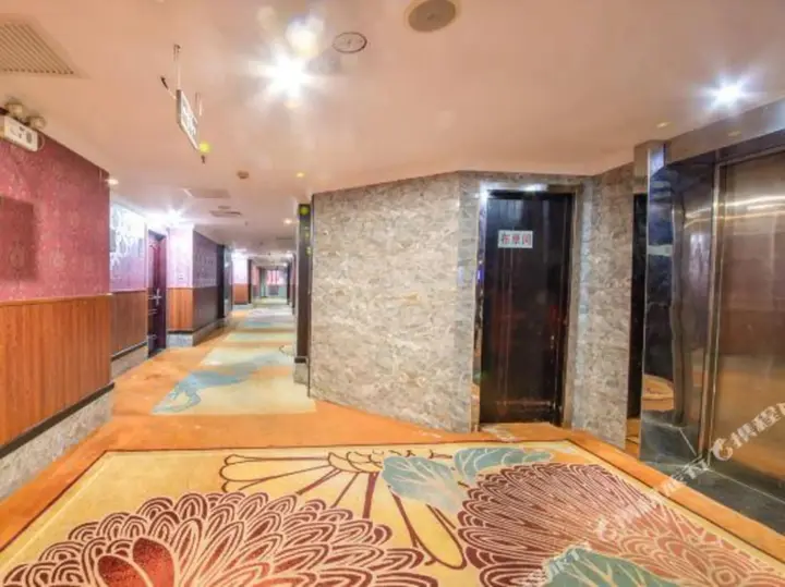 Дунъян: Homeinn Ripple Yun Hotel (Dongyang Renmin Road Light Rail Station)(如家睿柏·云酒店(东阳人民路轻轨站店))