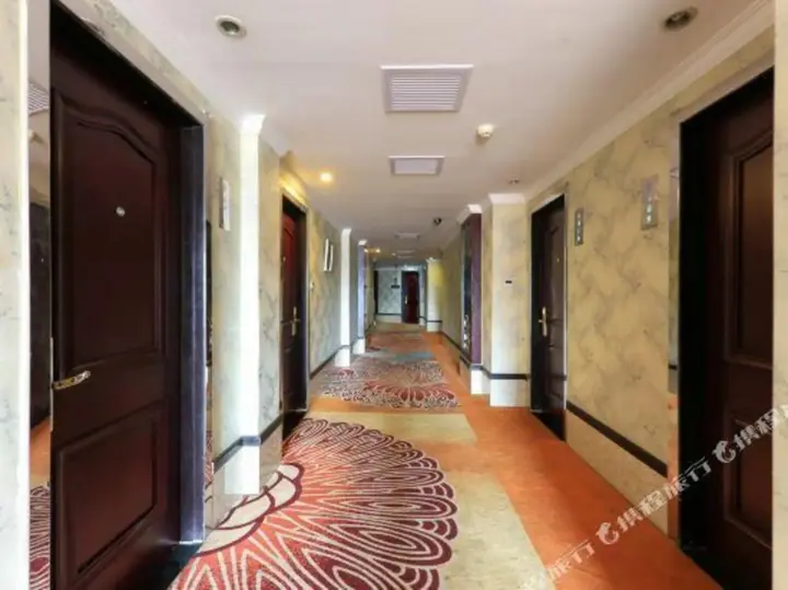 Дунъян: Homeinn Ripple Yun Hotel (Dongyang Renmin Road Light Rail Station)(如家睿柏·云酒店(东阳人民路轻轨站店))