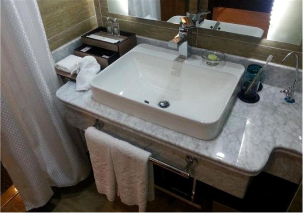 Баодин: Zhuozhou Shuian Huacheng Hotel