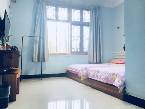 Fenghuang Relay Sunshine Hostel — фото 1