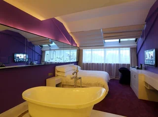 Ханчжоу: Home Inn Plus (Hangzhou West Lake lakeside Wushan Plaza Hefang Street store)