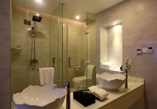 Ханчжоу: Home Inn Plus (Hangzhou West Lake lakeside Wushan Plaza Hefang Street store)