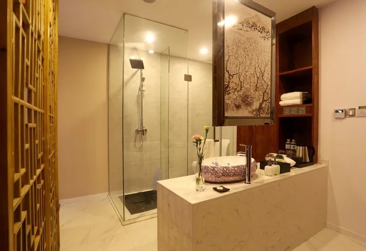 Ханчжоу: Home Inn Plus (Hangzhou West Lake lakeside Wushan Plaza Hefang Street store)