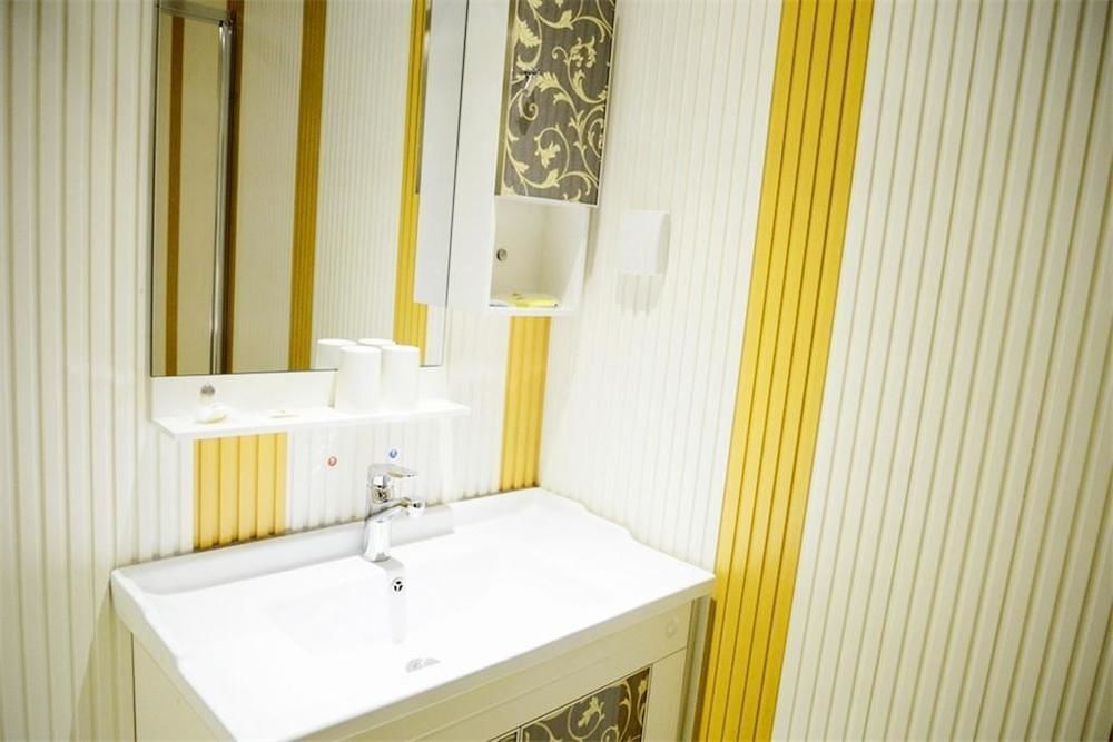 Ухань: Jtour Inn Nanhu Rui'an Street Metro Station