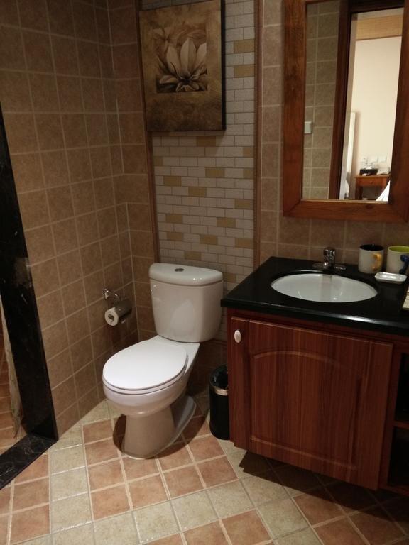 Баодин: Leeds Holiday Hotel