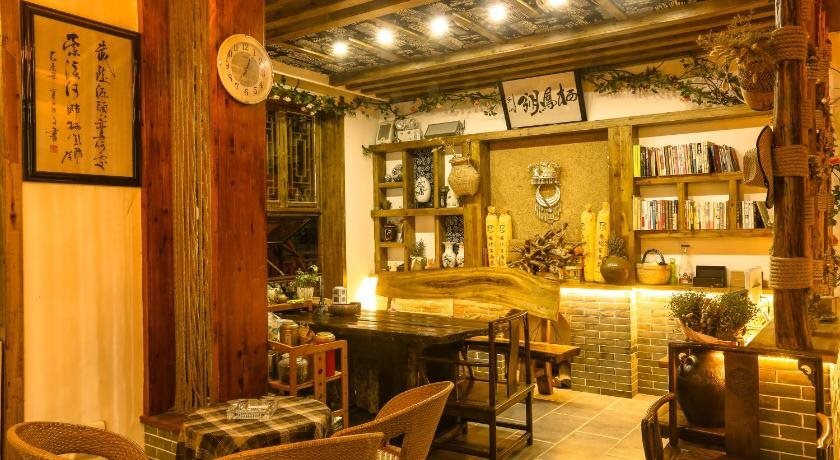 Чжанцзяцзе: Qifengling Inn