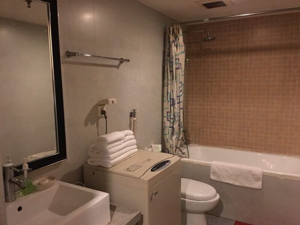 Пекин: Beijing New World CBD Apartment