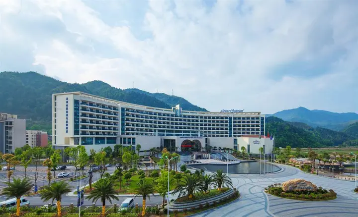 Пинсян: Howard Johnson Hot Spring Resort Wugongshan