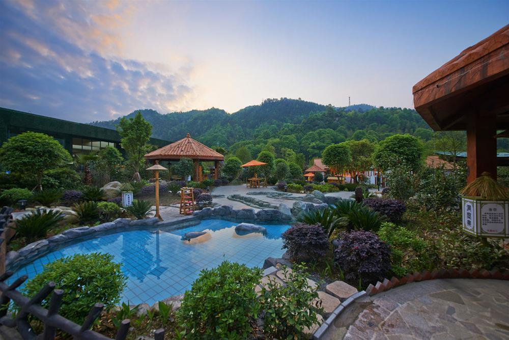 Пинсян: Howard Johnson Hot Spring Resort Wugongshan