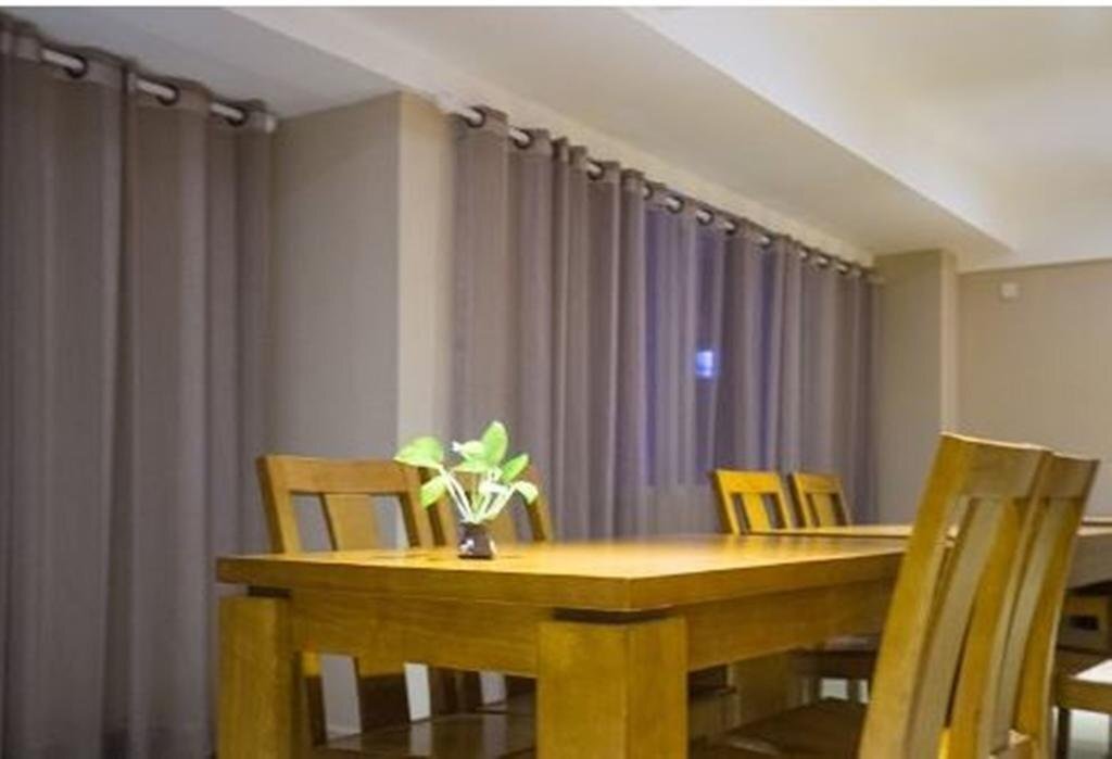 Цзинхун: Creative Holiday Hotel