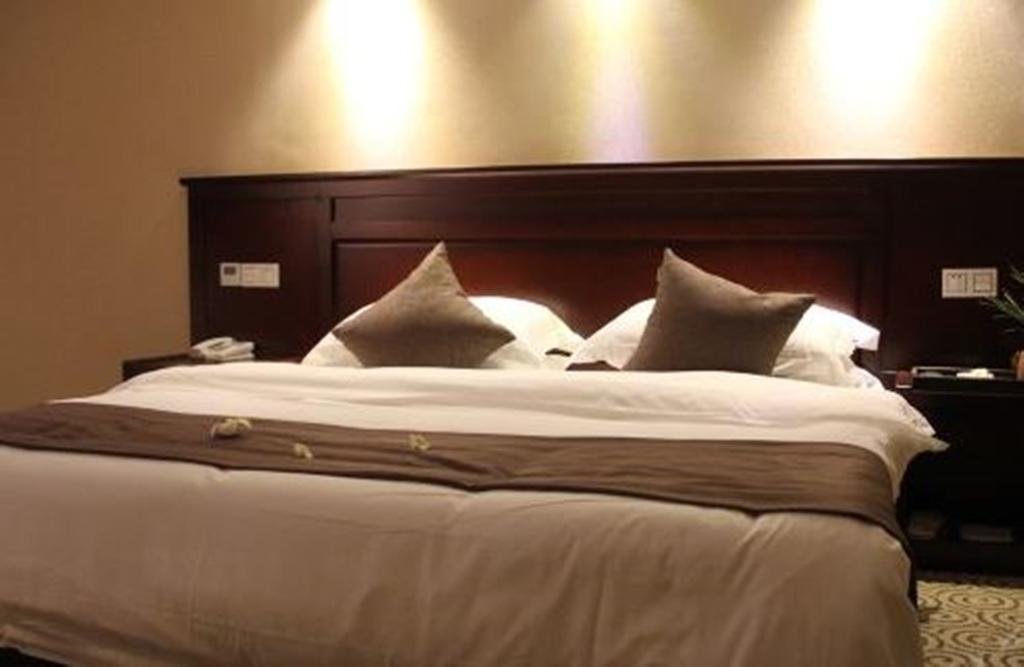 Цзинхун: Creative Holiday Hotel