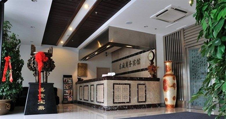 Дацин: Dongcheng Business Hotel