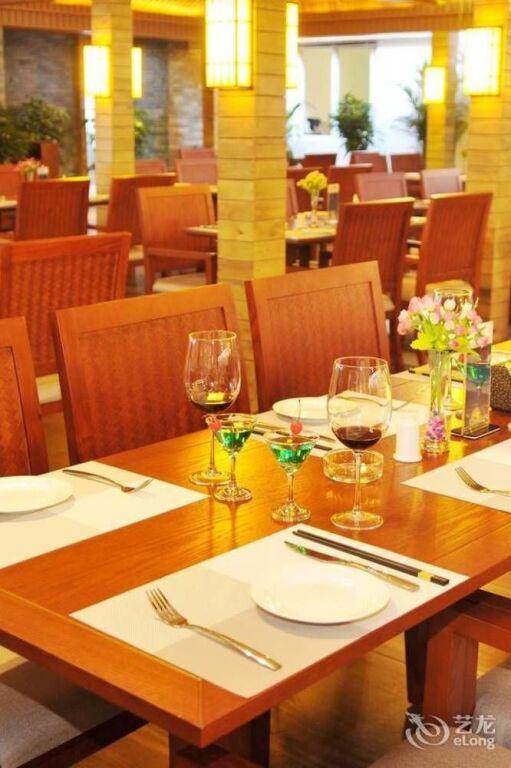 Цзинхун: Xishuangbanna Harbour Side International Hotel