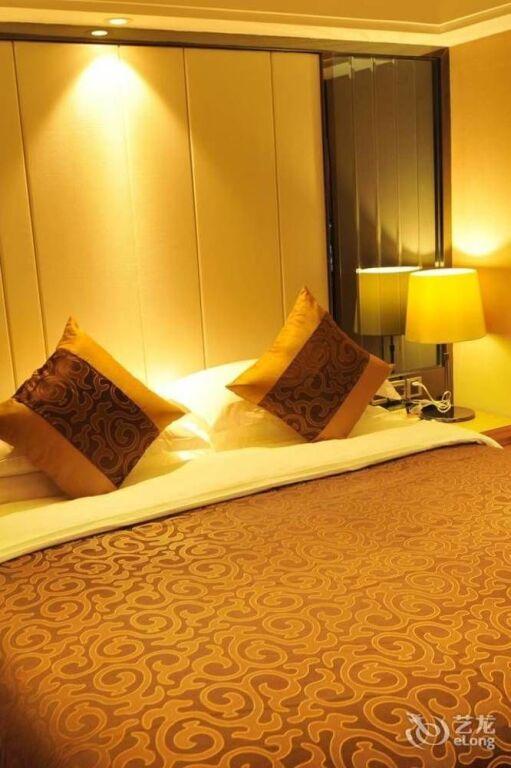 Цзинхун: Xishuangbanna Harbour Side International Hotel