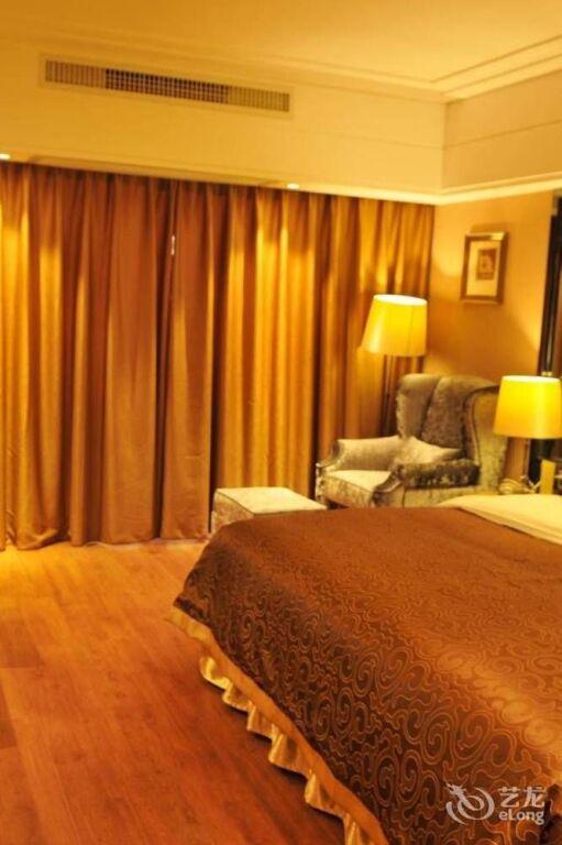 Цзинхун: Xishuangbanna Harbour Side International Hotel