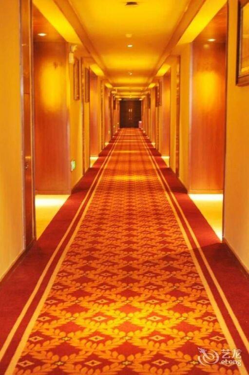 Цзинхун: Xishuangbanna Harbour Side International Hotel