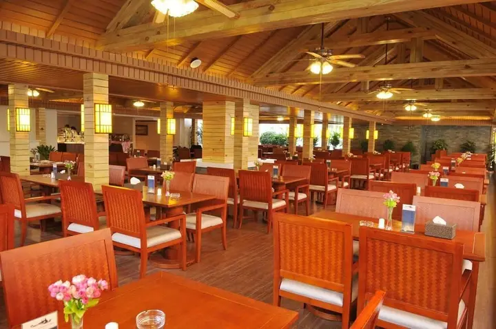 Цзинхун: Xishuangbanna Harbour Side International Hotel