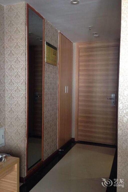 Цзинхун: Xishuangbanna Harbour Side International Hotel